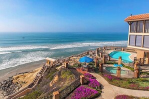 Pool - Sandy Wheels - Ocean View Condo, near pool & beach (Solana Beach)