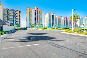 Property grounds - Beachfront 2BR @ Phoenix IV • Sleeps 8 • Gulf Views & Family-Friendly Amenities (Orange Beach)