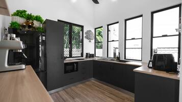 KylskÄp, mikrovÄgsugn och brödrost