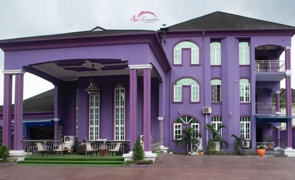 Fachada da propriedade