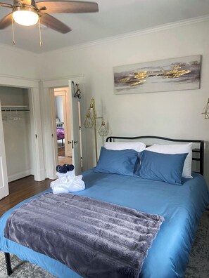 4 bedrooms, desk, iron/ironing board, free WiFi