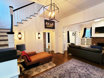 Charlie's Hideout - A Modern Historic Retreat  - Your Home Away From Home!