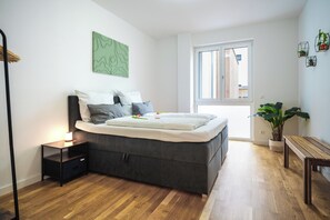 2 bedrooms, desk, iron/ironing board, WiFi