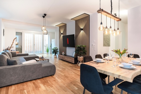 Wohnzimmer mit Essbereich viel Raum für gemeinsame Zeit und neue Erinnerungen