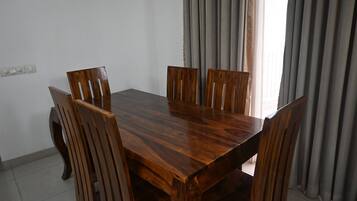 Apartment, 3 Bedrooms, Accessible, Smoking | Dining