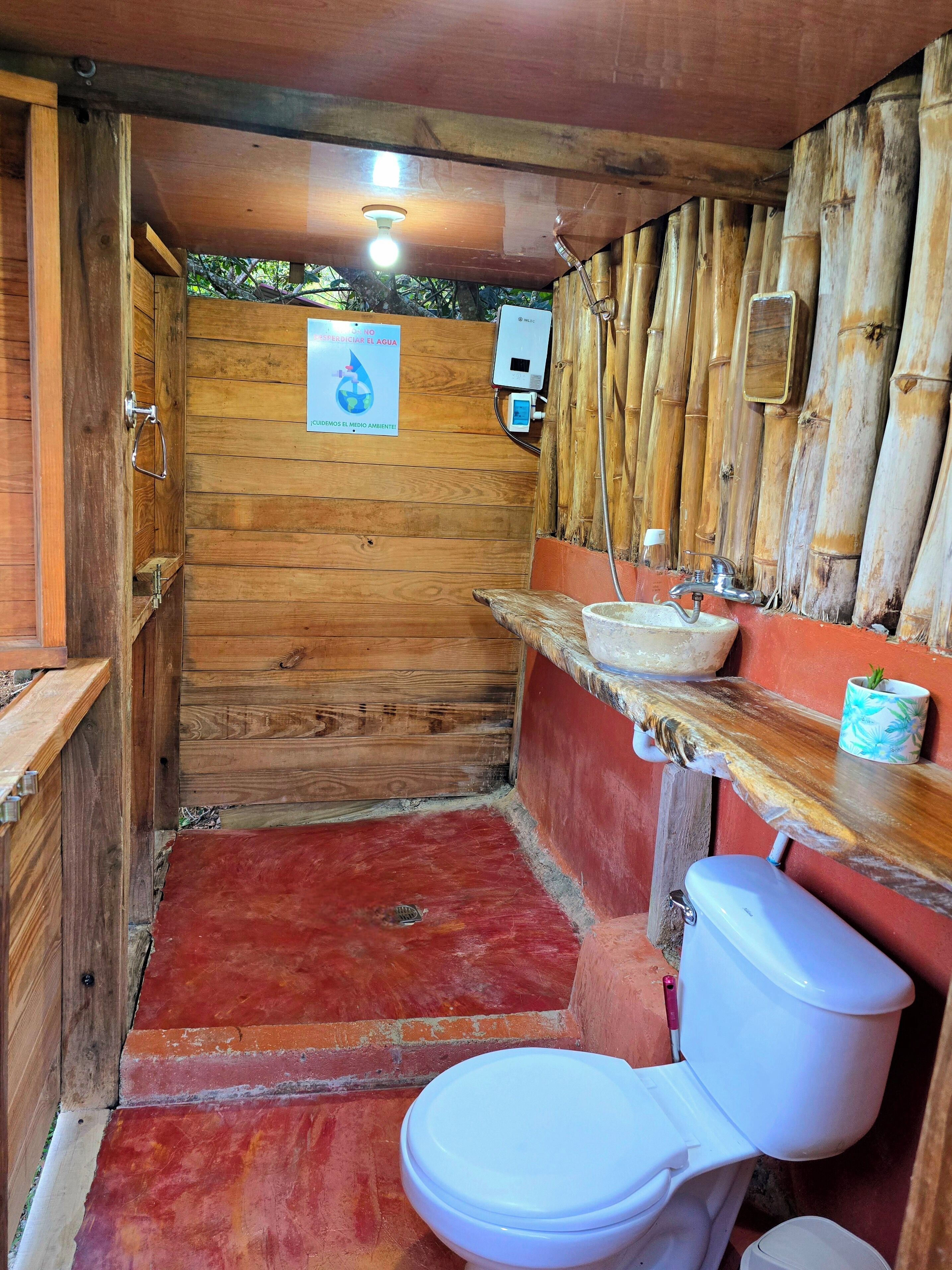 Dusche, Handtücher, Seife, Toilettenpapier