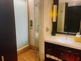 Comfort Single Room | Bathroom | Shower, hair dryer, slippers, towels
