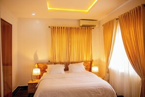 Comfort Room, Balcony, City View | Desk, laptop workspace, soundproofing, free WiFi