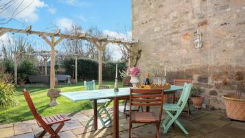 House | Outdoor dining