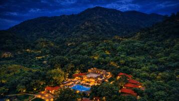Façade de lâhĂ©bergement - soirĂ©e/nuit