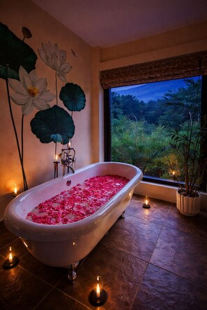 Jungle Cottage with Bathtub | Bathroom | Shower, free toiletries, towels, soap - Aloof The Jungle Lodge Ghanerao (Desuri)