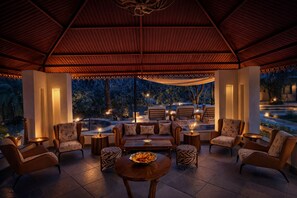 Bar (on property) - Aloof The Jungle Lodge Ghanerao (Desuri)