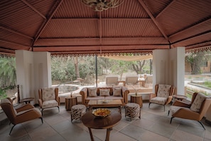 Lobby lounge