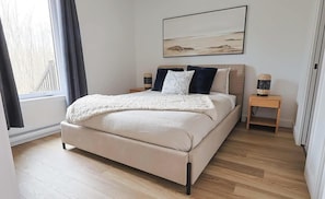3 slaapkamers, een strijkplank/strijkijzer, reisbedje, wifi