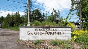 A sign with the text 'LE DOMAINE DU GRAND-PORTNEUF' indicating a location.