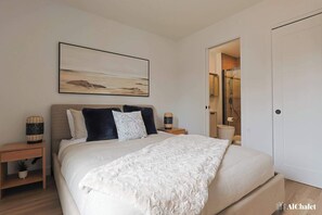 3 sovrum, skrivbord, strykjärn/strykbräda och resesäng