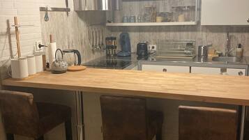 Réfrigérateur, four, plaque de cuisson, lave-vaisselle