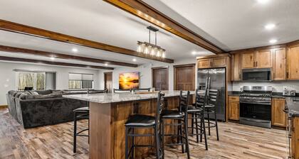 Massive 13BR Lodge Near Trails & Lakes â Built for Big Groups