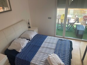 2 chambres, fer et planche à repasser, Wi-Fi, draps fournis