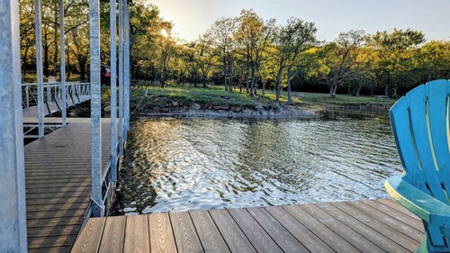 Private Lake Escape w/Covered Dock+Fire Pit
