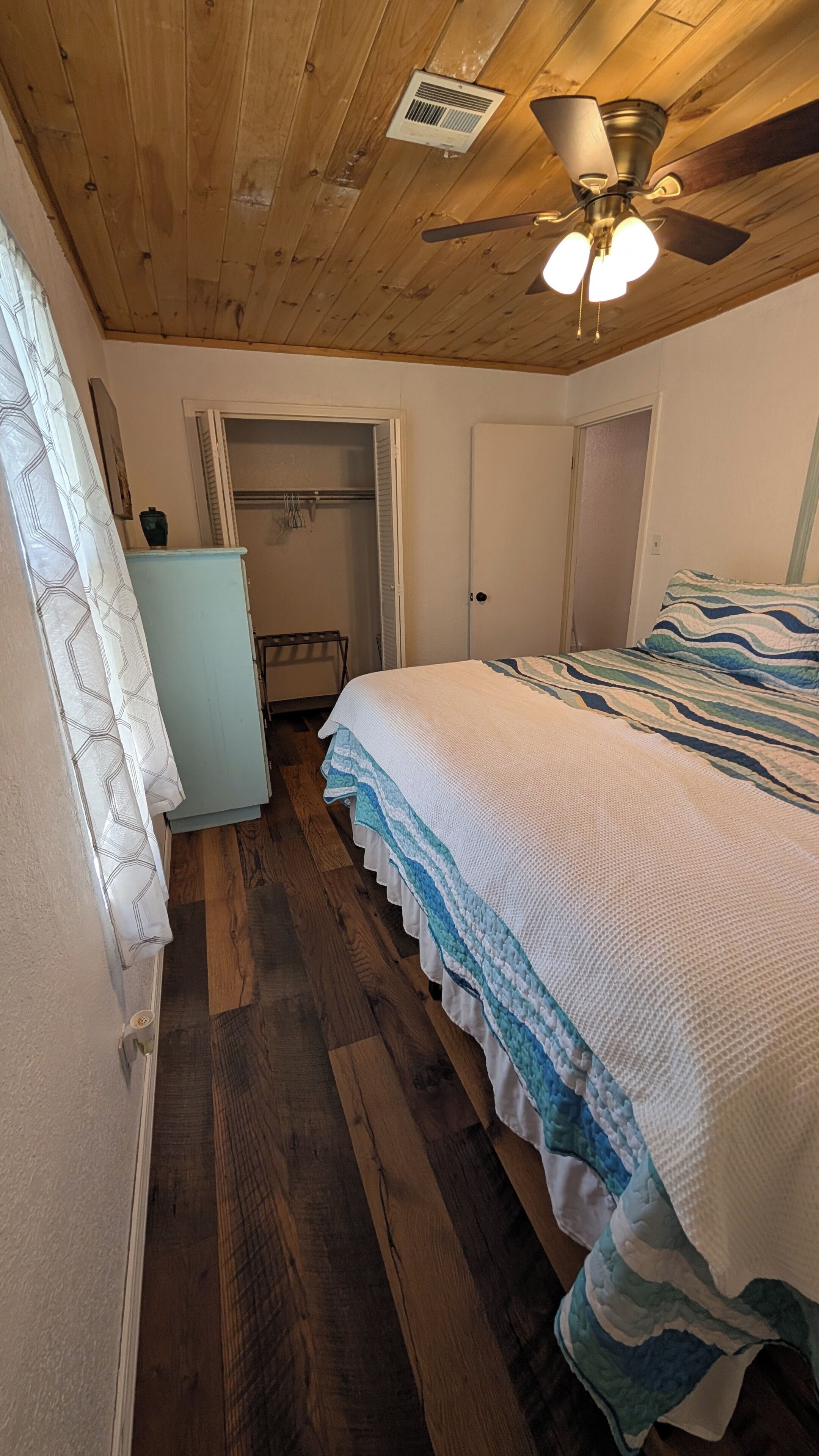 2 bedrooms, desk, iron/ironing board, free WiFi
