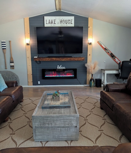 Charming 2-bedroom lake house with boat dock in tranquil setting in Okmulgee