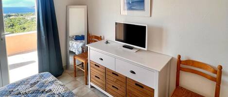 2 chambres, fer et planche Ă repasser, Wi-Fi gratuit, draps fournis