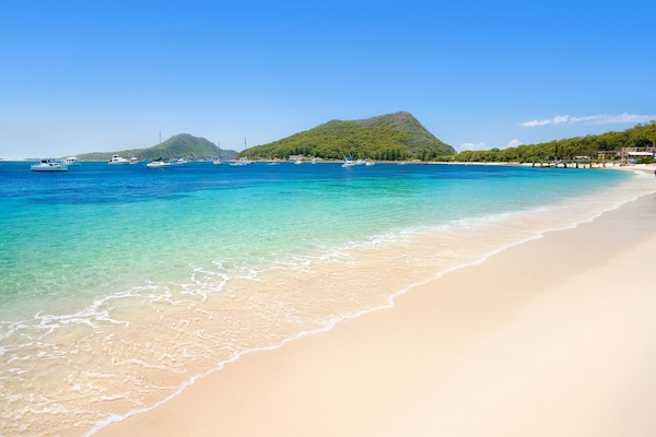 Una spiaggia nelle vicinanze