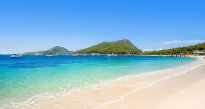 Sea Vista at Shoal Bay - Heated Pool, Fireplace and Views