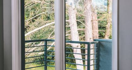 The Cube – A One-of-a-Kind Modernist Country Retreat
