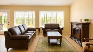 Tv, eldstad och kontor