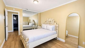 4 bedrooms, desk, iron/ironing board, travel cot