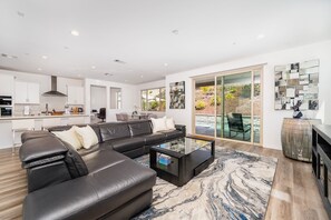 TV, stereo, offices - Luxury Wine Country Home with Pool & Spa (Menifee)