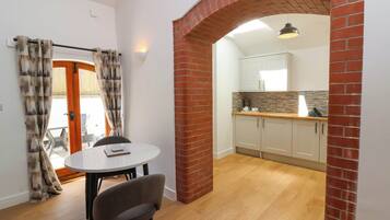 Dishwasher, cookware/dishes/utensils