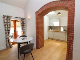 Dishwasher, cookware/dishes/utensils