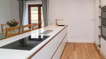 Dishwasher, cookware/dishes/utensils