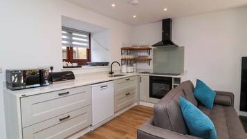 Dishwasher, cookware/dishes/utensils