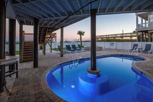 Ocean Breeze: Oceanfront Pool & Hot Tub