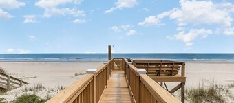 New! Ocean Breeze: Beachfront, Pool & Free Golf Cart