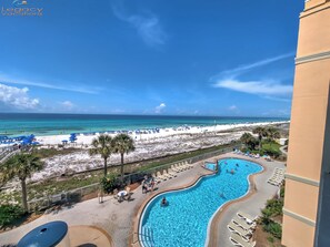 حمّام سباحة مُدفَّأ