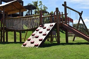 Tempat bermain anak - outdoor