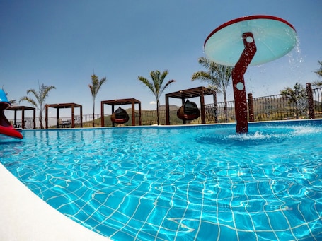 Indoor pool, 3 outdoor pools