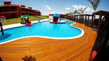 Indoor pool, 3 outdoor pools