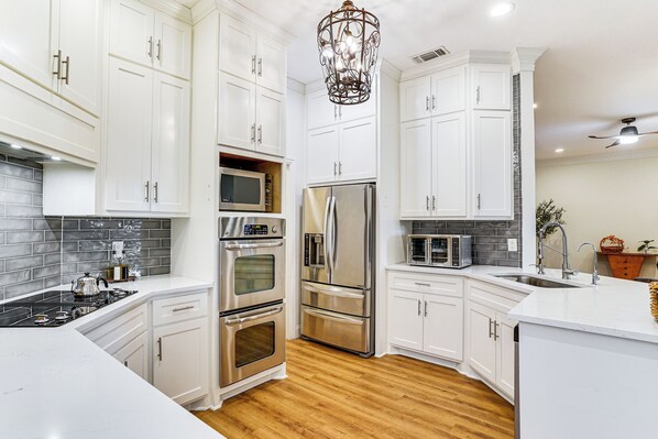 Interior - Spacious Family Retreat in Fort Worth Area! (Aledo)