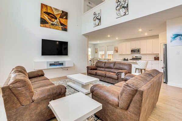 House (4 Bedrooms) | Living area | TV, fireplace