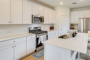 House (4 Bedrooms) | Interior