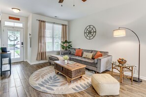 Apartment (2 Bedrooms) | Front of property - 1 Mi to Dtwn Bluffton: Historic District Retreat (Bluffton)