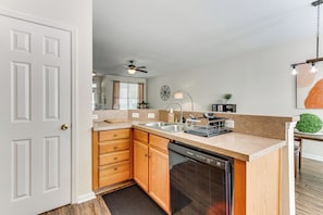Apartment (2 Bedrooms) | Interior - 1 Mi to Dtwn Bluffton: Historic District Retreat (Bluffton)