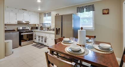 Half-mi to Dtwn: Hinesville Family Home w/ Yard!