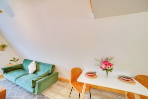 Apartment (0 Bedroom) | Interior - Cozy Cabin w/ Fire Pit: Walk to Lake Taneycomo! (Rockaway Beach)
